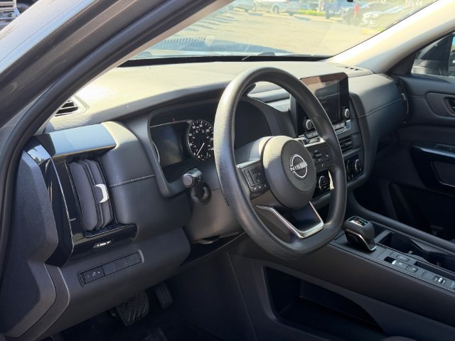 Used 2023 Nissan Pathfinder S FWD image 12