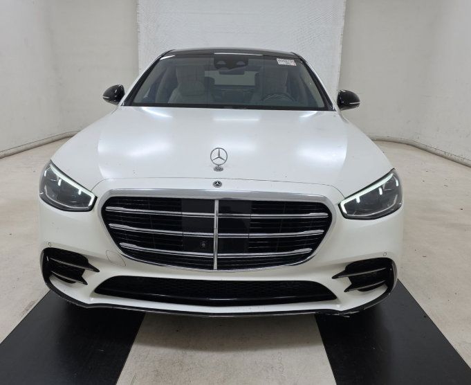 Used 2023 Mercedes-Benz S 580 4MATIC Sedan image 4