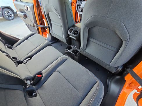 New 2025 Jeep Gladiator Sport image 12