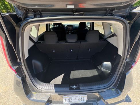 Used 2025 Kia Soul LX w/ LX Technology Package FWD image 29