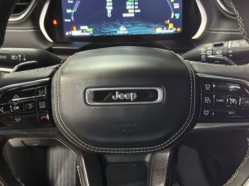 Used 2023 Jeep Grand Cherokee Overland AWD/4WD image 11