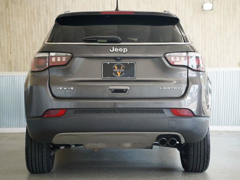 Used 2018 Jeep Compass Limited w/ Navigation Group AWD/4WD image 9