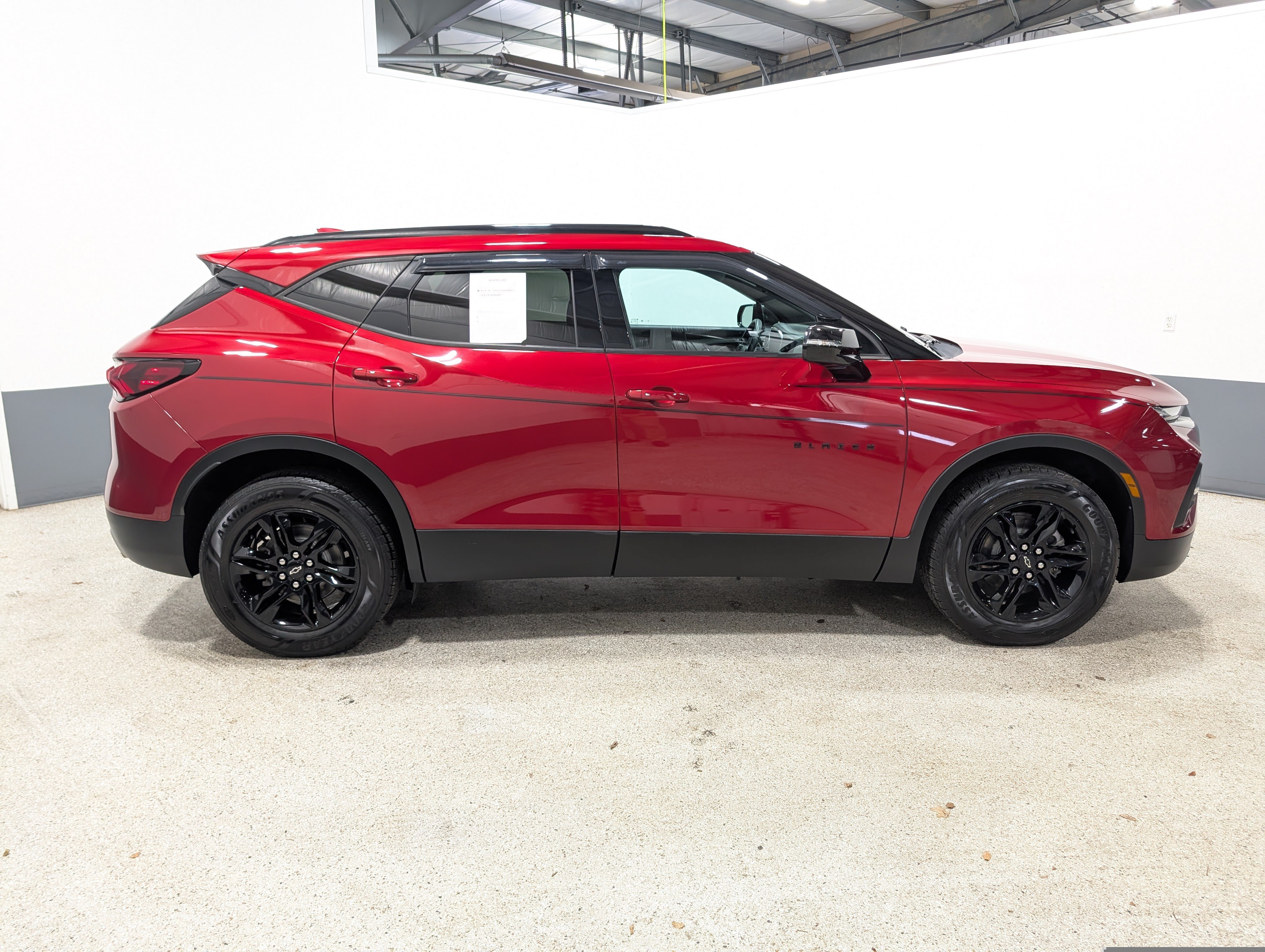 Used 2021 Chevrolet Blazer LT AWD/4WD image 2