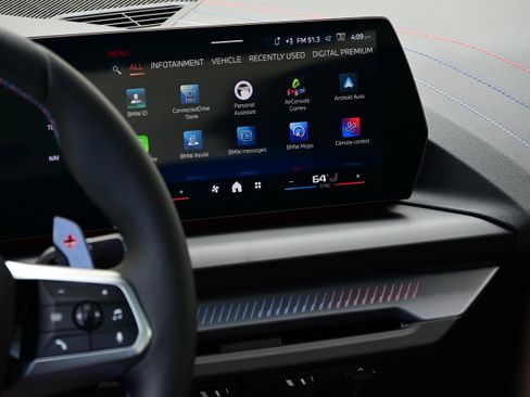 Used 2025 BMW M235i xDrive w/ Premium Package image 17