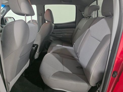 Used 2015 Toyota Tacoma Base image 19