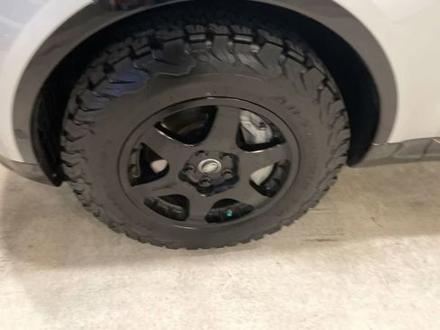 Used 2020 Land Rover Discovery HSE image 10