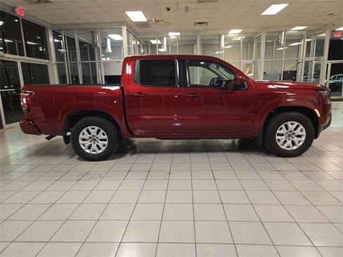 Used 2024 Nissan Frontier SV w/ SV Convenience Package image 9