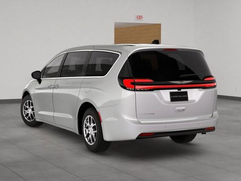 New 2026 Chrysler Pacifica Select image 4