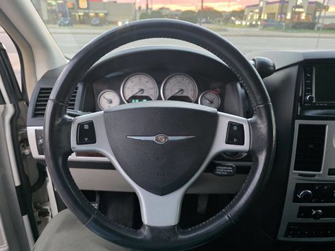 Used 2010 Chrysler Town & Country Touring Plus image 31
