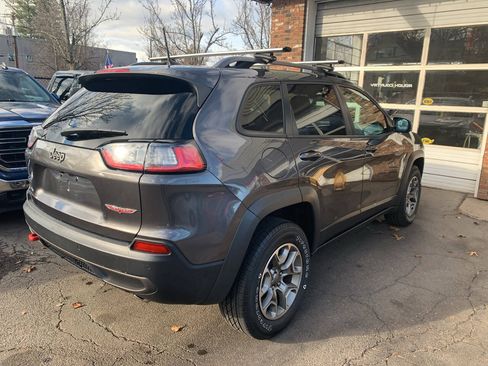 Used 2020 Jeep Cherokee Trailhawk AWD/4WD image 3