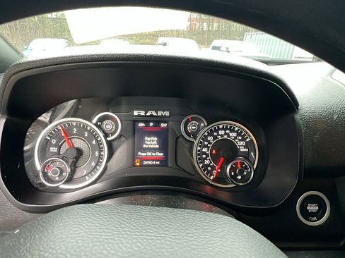 Used 2024 RAM 2500 Tradesman w/ Chrome Appearance Group image 29