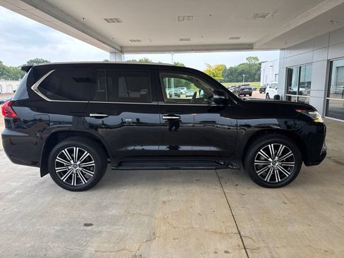 Used 2021 Lexus LX 570 4WD w/ Luxury Package image 15