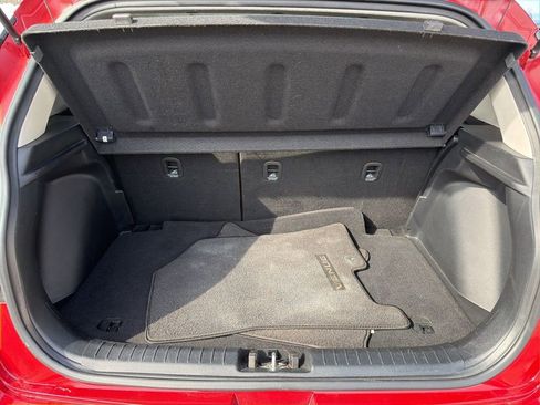 Used 2022 Hyundai Venue SEL w/ Cargo Package image 32