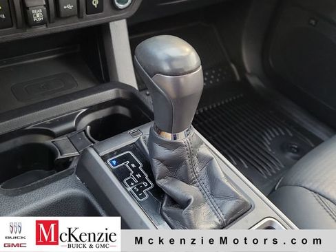 Used 2021 Toyota Tacoma TRD Off-Road w/ TRD Premium Off Road Package AWD/4WD image 21