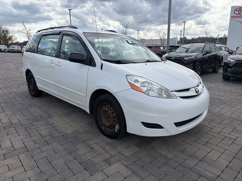 Used 2008 Toyota Sienna CE image 3