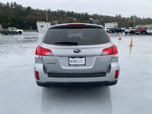 Used 2010 Subaru Outback 2.5i Premium image 7
