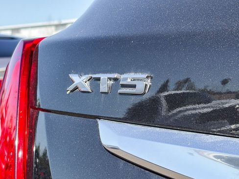 Used 2017 Cadillac XT5 Luxury w/ Driver Awareness Package image 11