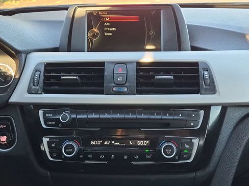 Used 2017 BMW 320i Sedan RWD image 21