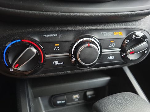 Certified 2025 Kia Soul LX w/ LX Technology Package image 15