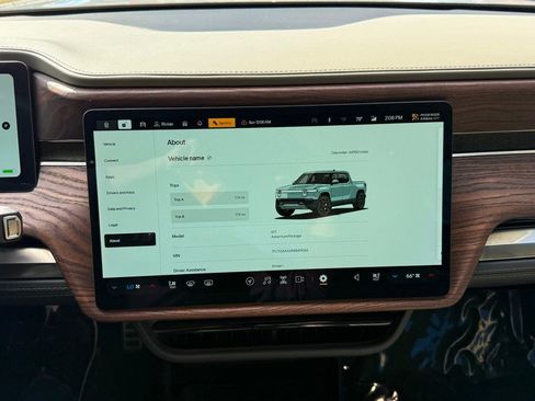 Used 2022 Rivian R1T Adventure image 16