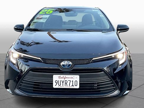 Certified 2025 Toyota Corolla LE image 3