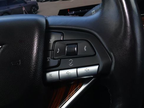 Used 2021 Cadillac Escalade Luxury image 30