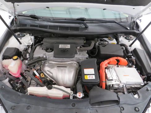 Used 2017 Toyota Camry XLE w/ Moonroof Package image 28