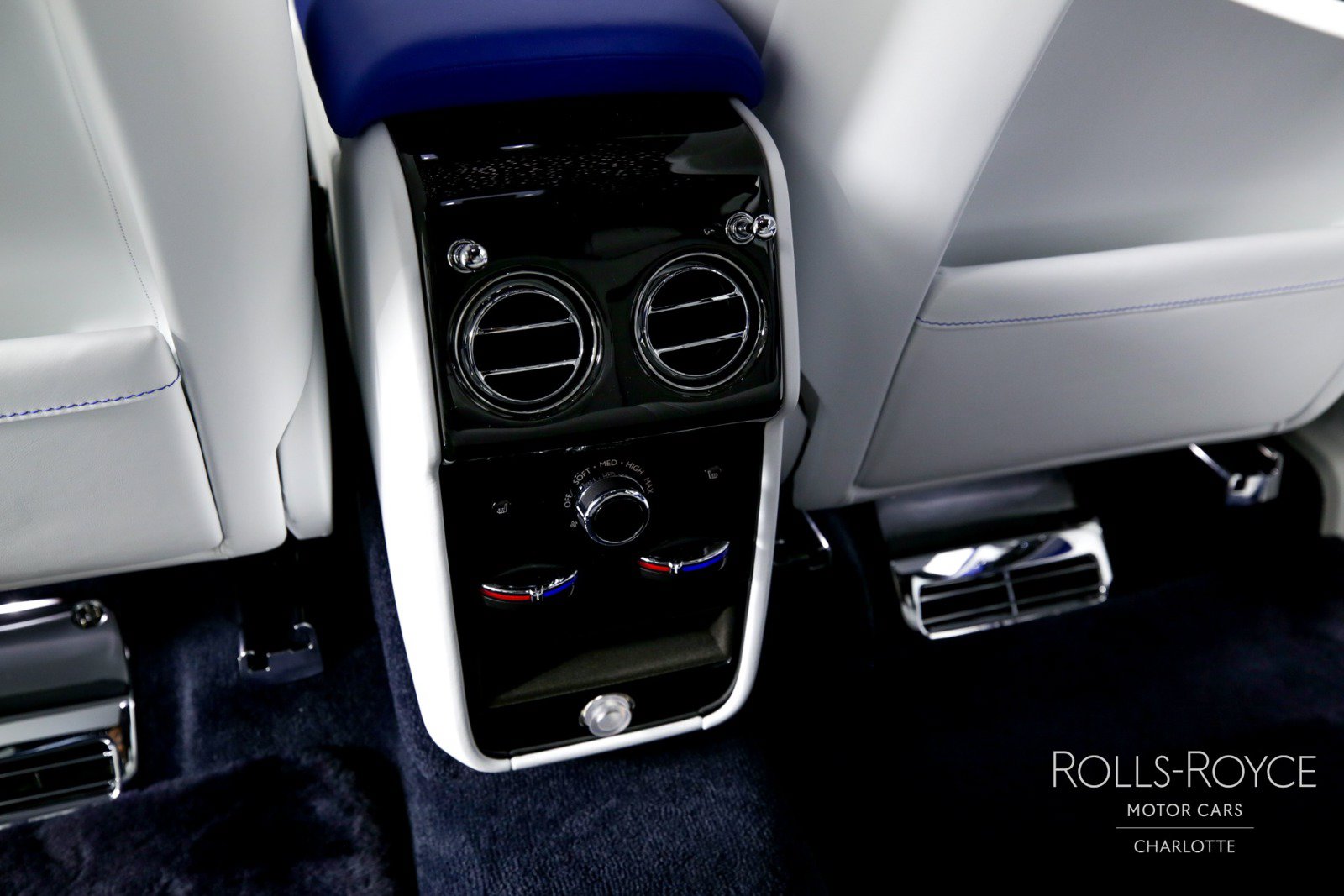 Certified 2024 Rolls-Royce Cullinan AWD/4WD image 20