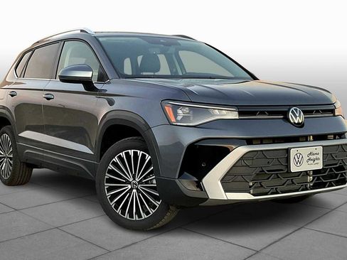 New 2025 Volkswagen Taos SE image 2