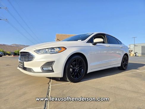 Used 2019 Ford Fusion SE w/ Equipment Group 151A FWD image 2