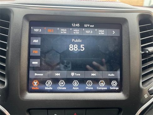 Used 2020 Jeep Cherokee Trailhawk image 21