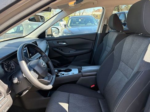 Used 2025 Nissan Rogue SV image 27