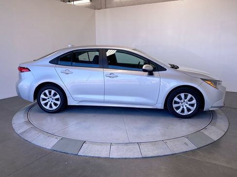 Used 2022 Toyota Corolla LE FWD image 6