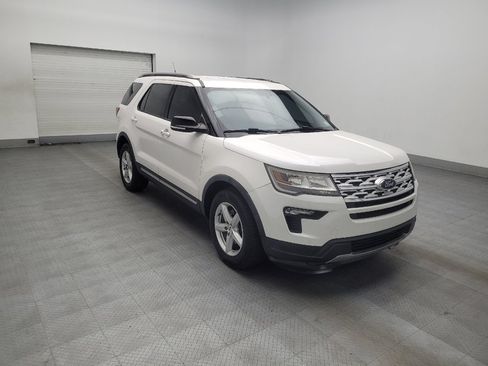 Used 2018 Ford Explorer XLT w/ Equipment Group 202A image 13
