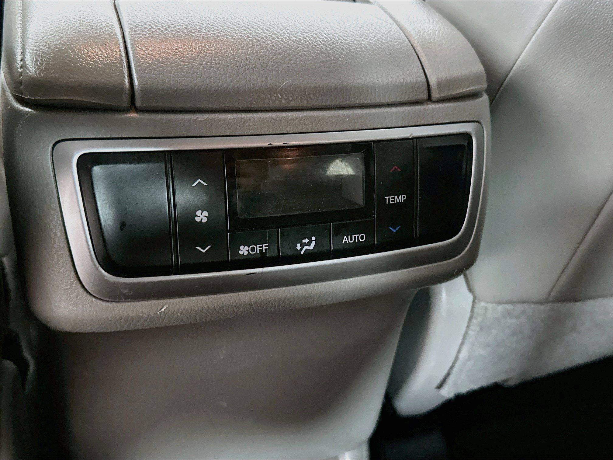 Used 2018 Toyota Highlander XLE AWD/4WD image 28