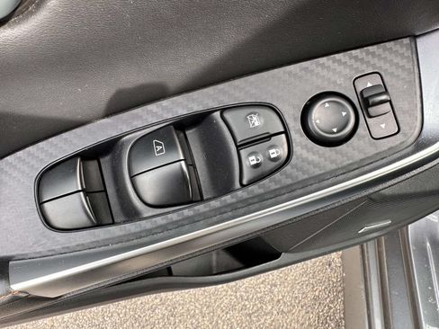 Used 2023 Nissan Sentra SR w/ SR Premium Package FWD image 9