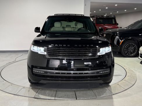 Used 2025 Land Rover Range Rover SE image 17