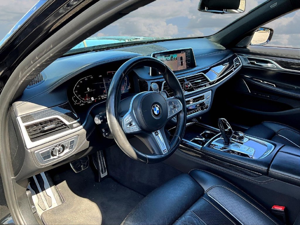 Used 2021 BMW 750i xDrive w/ Executive Package AWD/4WD image 17