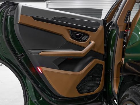 New 2025 Lamborghini Urus SE image 37