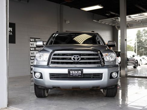 Used 2017 Toyota Sequoia SR5 AWD/4WD image 3