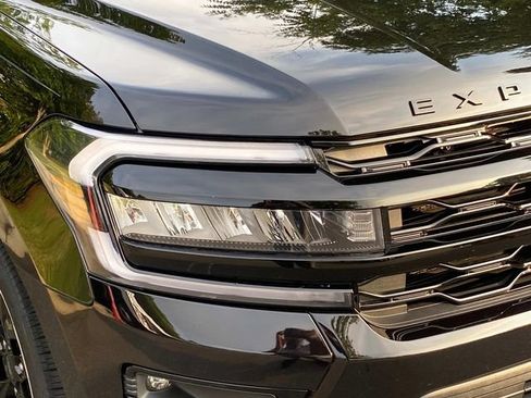 Used 2023 Ford Expedition Limited RWD image 4