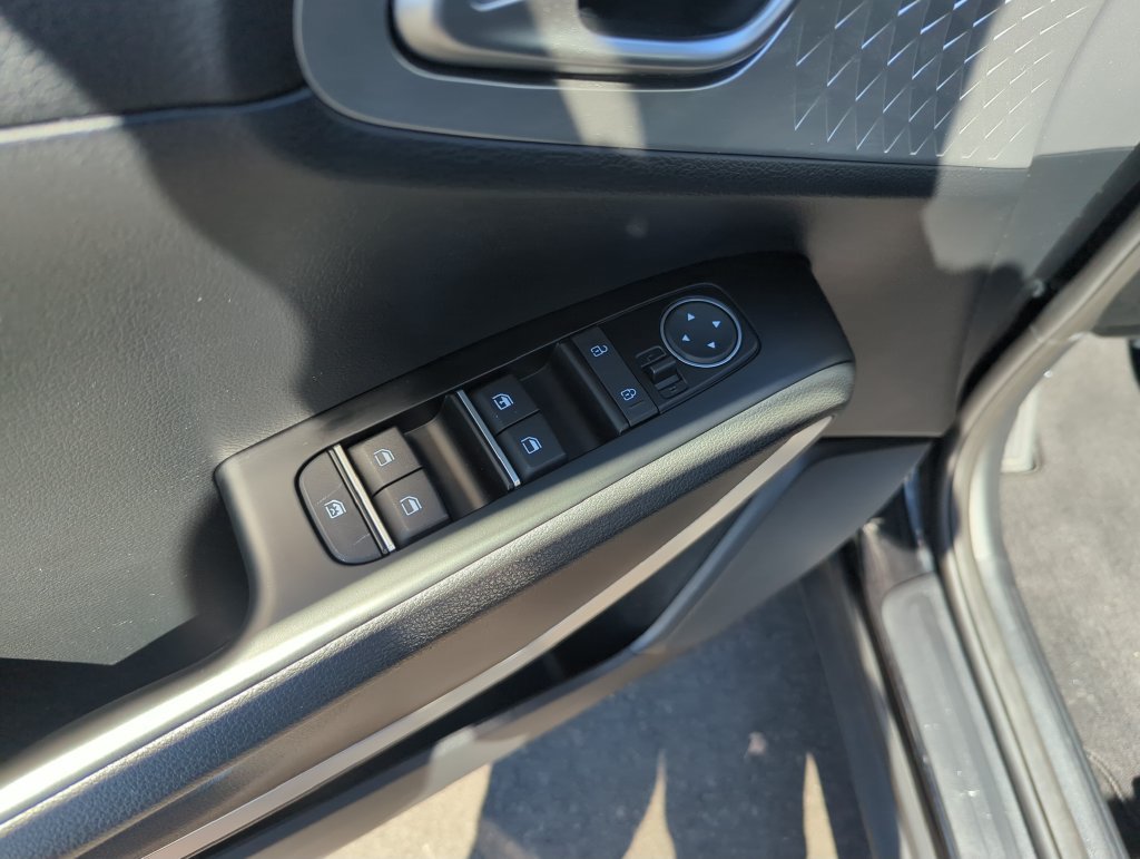 Used 2025 Kia Soul LX FWD image 21