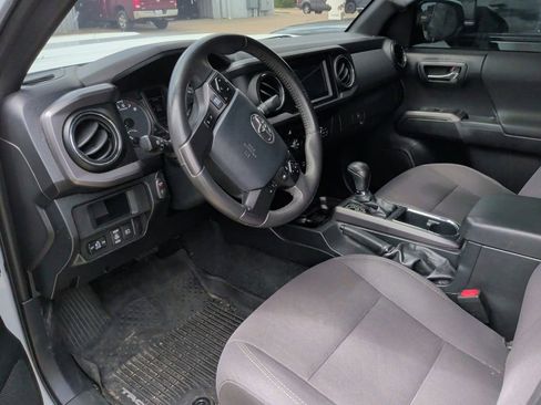 Used 2018 Toyota Tacoma TRD Sport w/ Technology Package AWD/4WD image 9