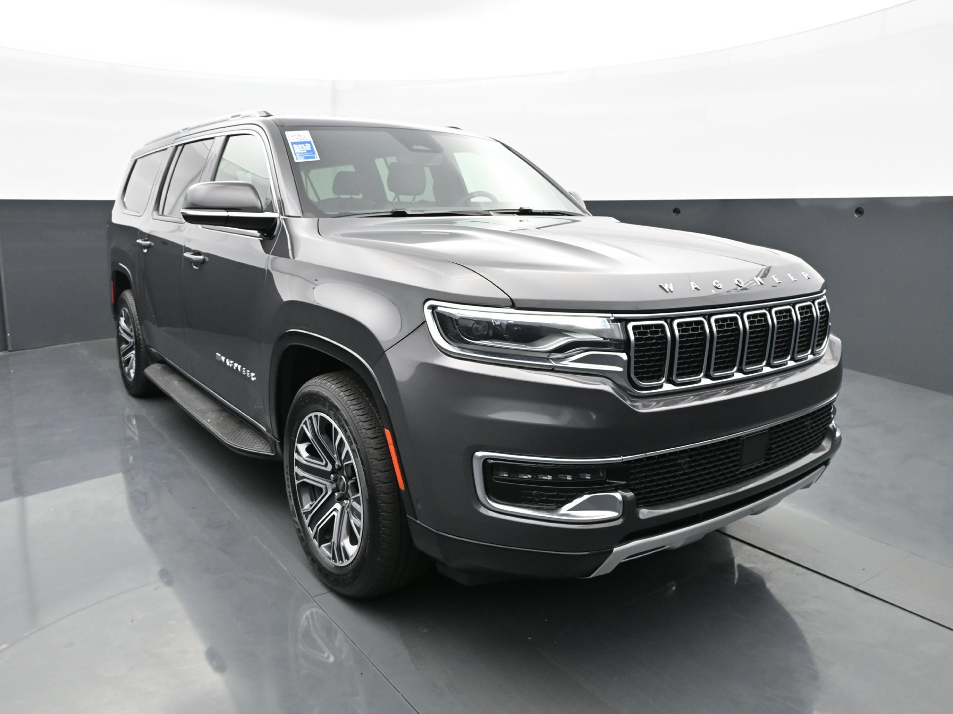 Used 2025 Jeep Wagoneer L Series II w/ 8-pass Seating Package AWD/4WD image 11
