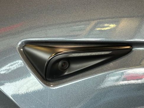 Used 2023 Tesla Model Y 2WD image 16