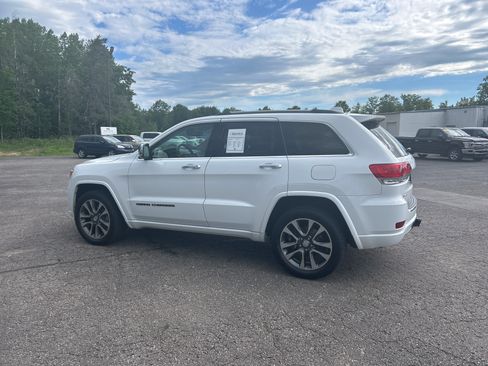 Used 2018 Jeep Grand Cherokee Overland AWD/4WD image 5