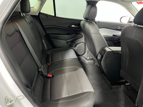 Used 2025 Chevrolet Trax LT image 27