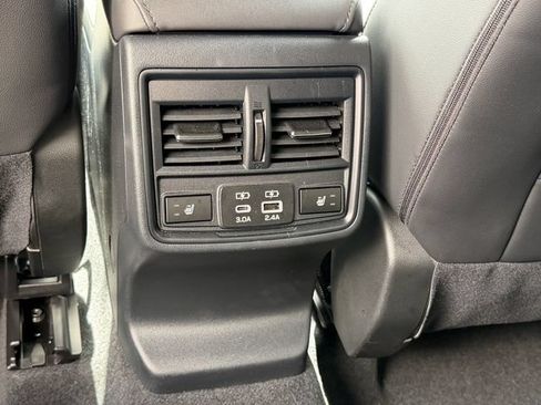 Used 2026 Subaru Outback Limited AWD/4WD image 14
