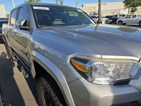 Used 2020 Toyota Tacoma SR5 image 9