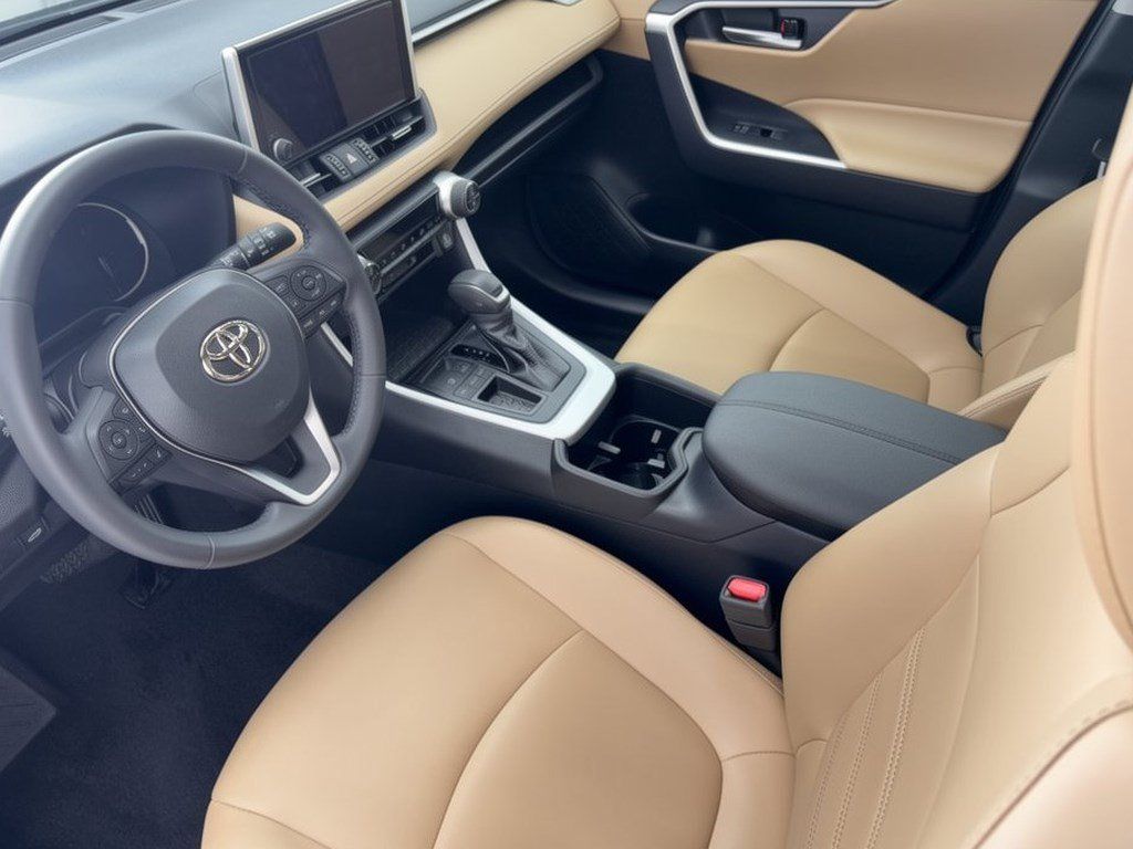 Used 2024 Toyota RAV4 XLE Premium FWD image 4